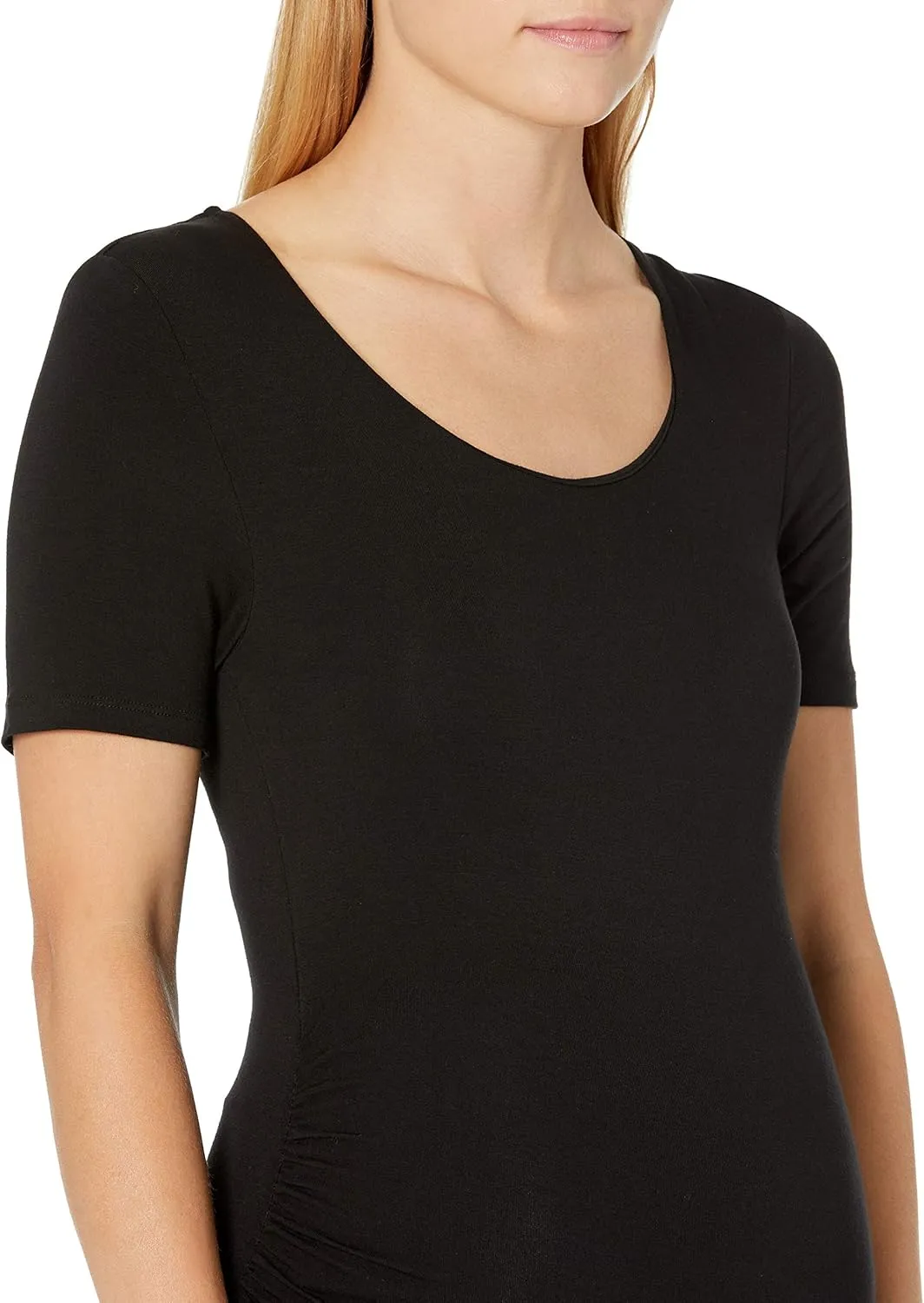 Amazon Essentials Women's Maternity Short-Sleeve Rouched Scoopneck T-Shirt, Pack of 2